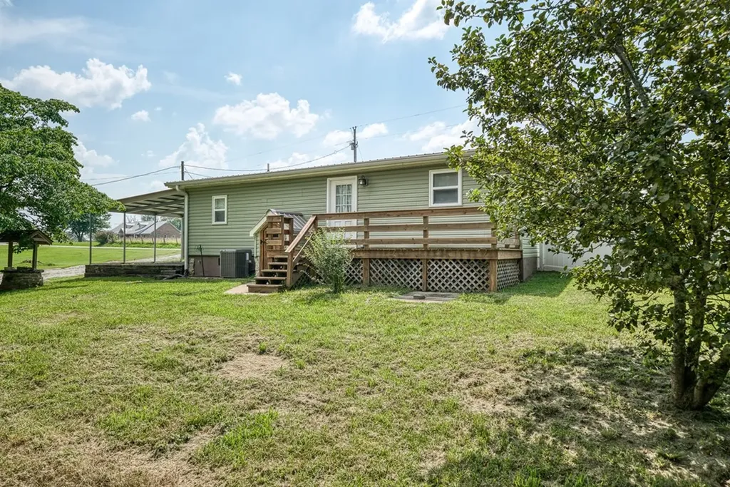 1516 Golden Mountain Road Sparta TN 38583-1156