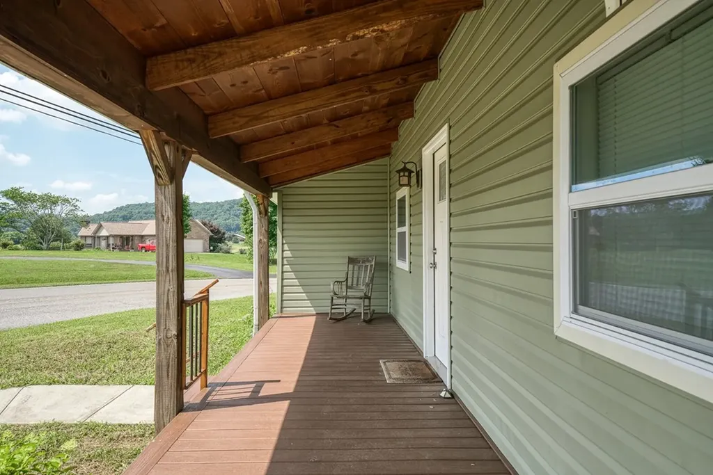 1516 Golden Mountain Road Sparta TN 38583-1156