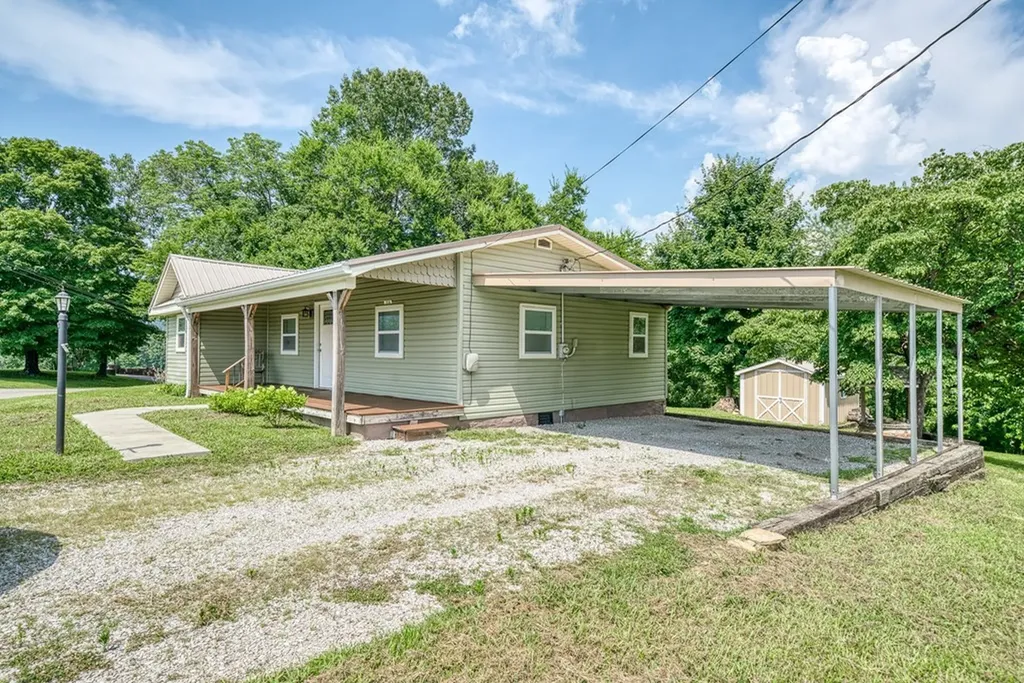 1516 Golden Mountain Road Sparta TN 38583-1156