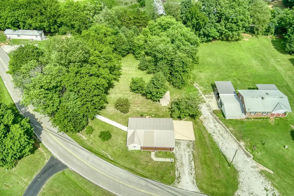 1516 Golden Mountain Road Sparta TN 38583-1156