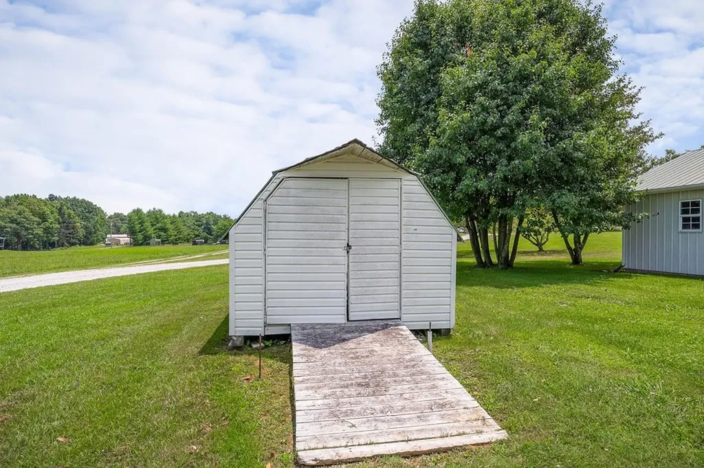 216 Oakley Allons Road Allons TN 38541