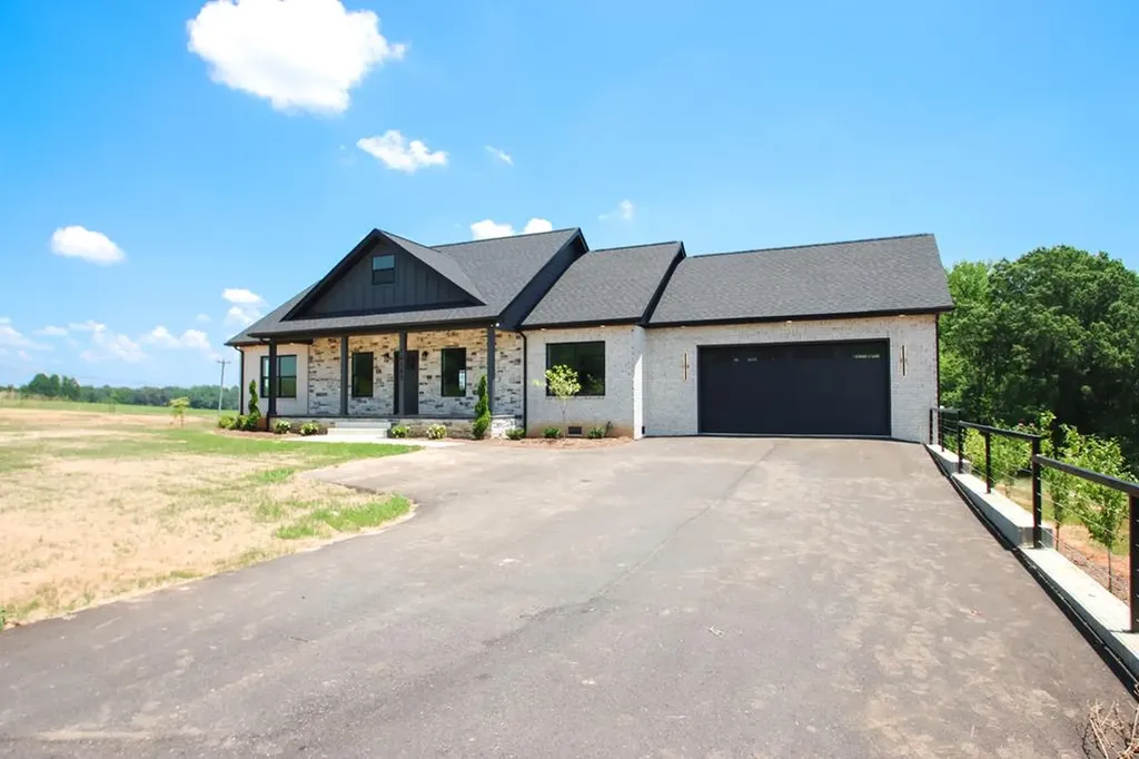 14165 Old Kentucky Road Walling TN 38587