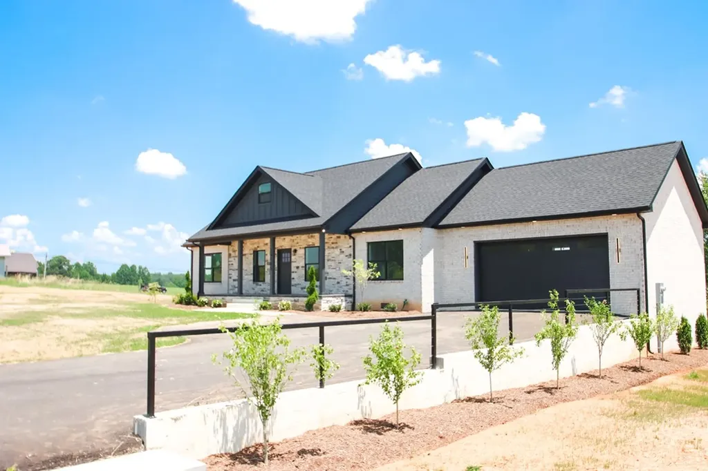 14165 Old Kentucky Road Walling TN 38587