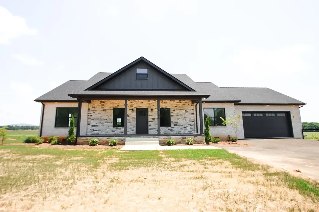 14165 Old Kentucky Road Walling TN 38587