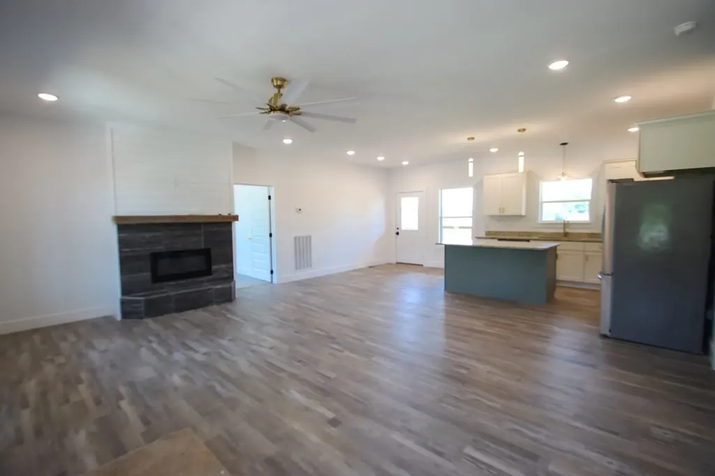 14165 Old Kentucky Road Walling TN 38587