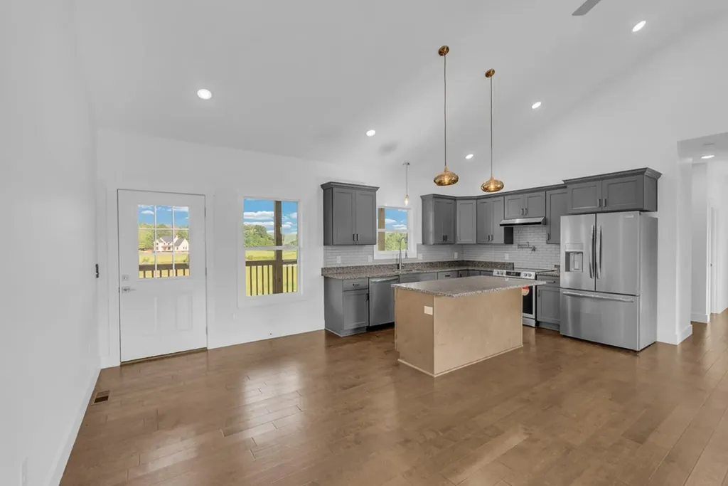 14181 Old Kentucky Road Walling TN 38587