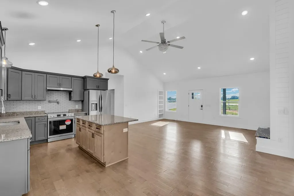 14181 Old Kentucky Road Walling TN 38587