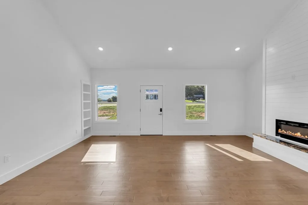 14181 Old Kentucky Road Walling TN 38587