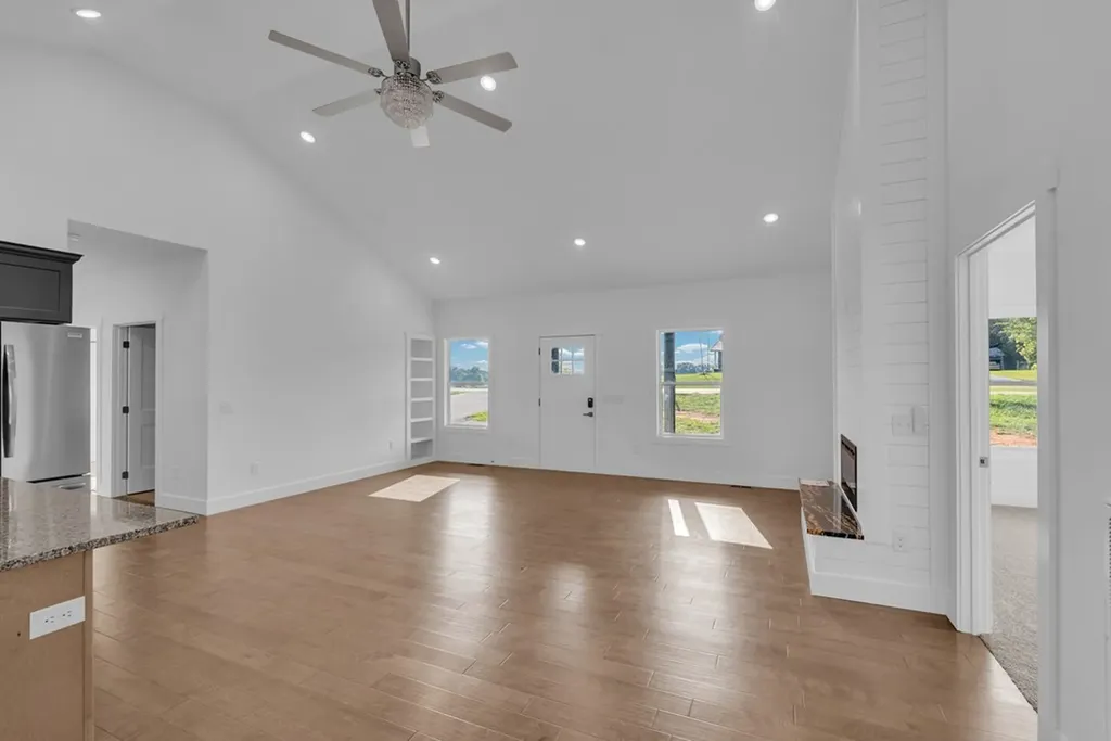 14181 Old Kentucky Road Walling TN 38587