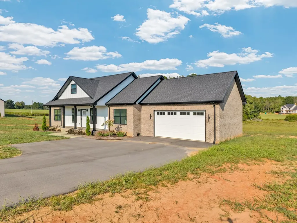 14181 Old Kentucky Road Walling TN 38587