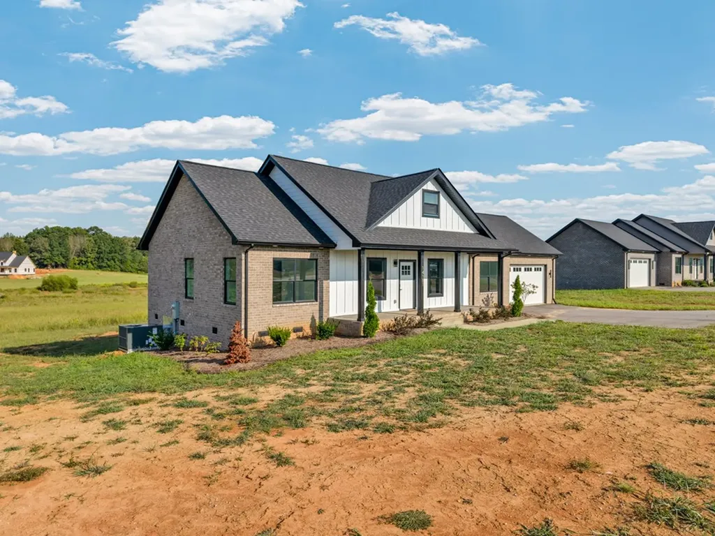 14181 Old Kentucky Road Walling TN 38587