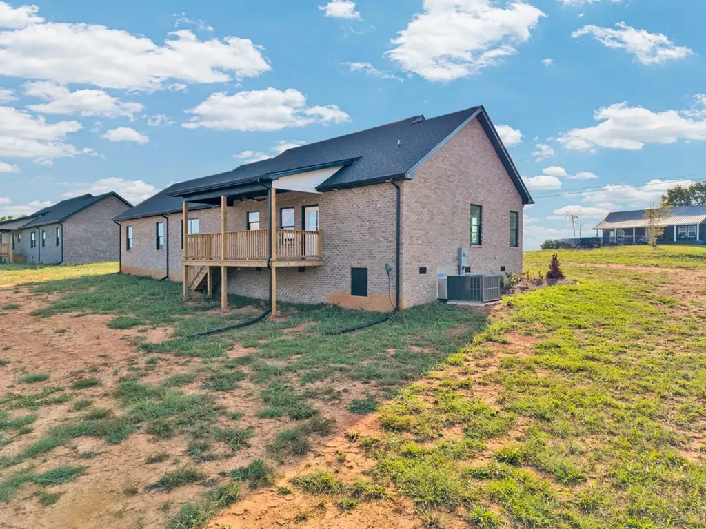 14181 Old Kentucky Road Walling TN 38587