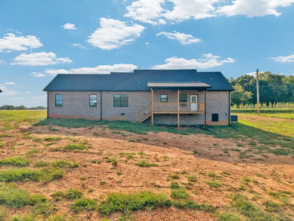 14181 Old Kentucky Road Walling TN 38587