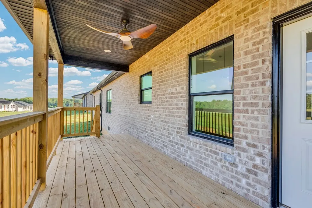 14181 Old Kentucky Road Walling TN 38587