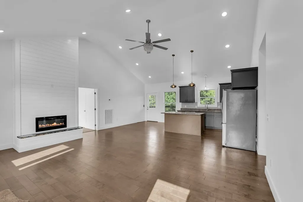 14181 Old Kentucky Road Walling TN 38587