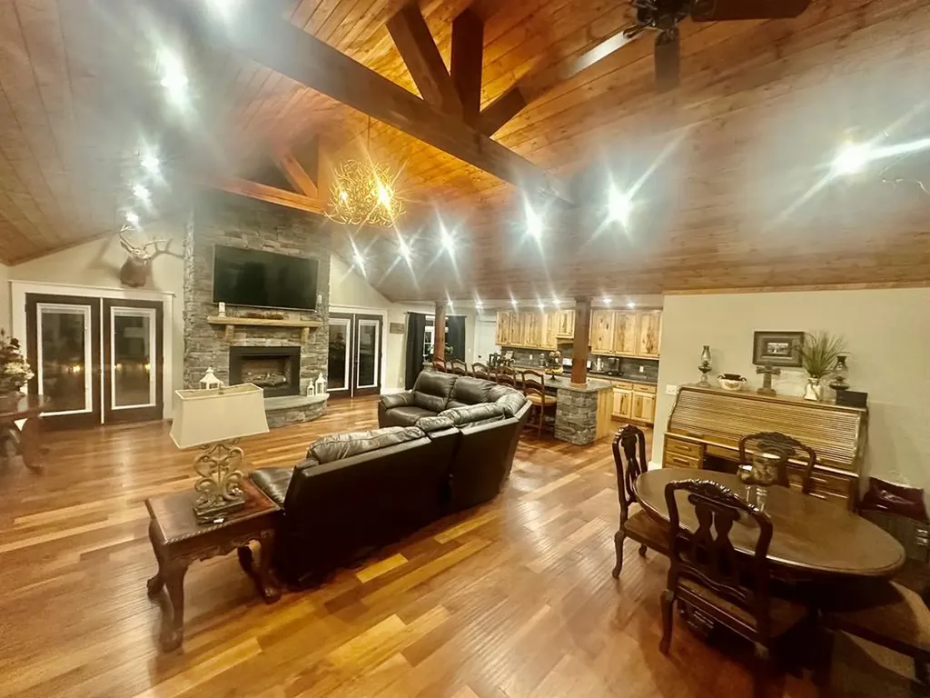 2205 North Lick Creek Road Byrdstown TN 38549