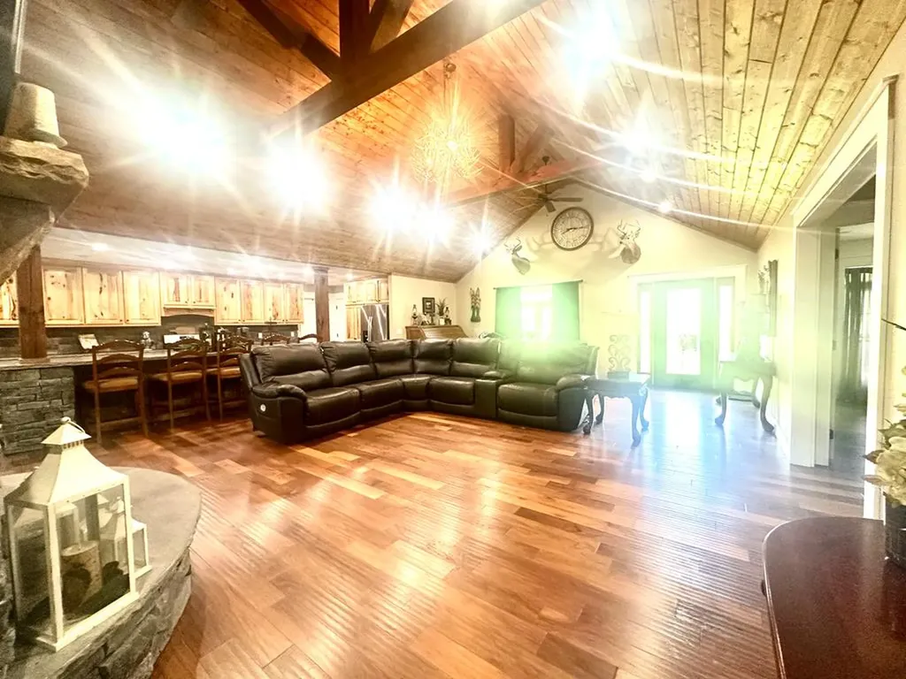 2205 North Lick Creek Road Byrdstown TN 38549