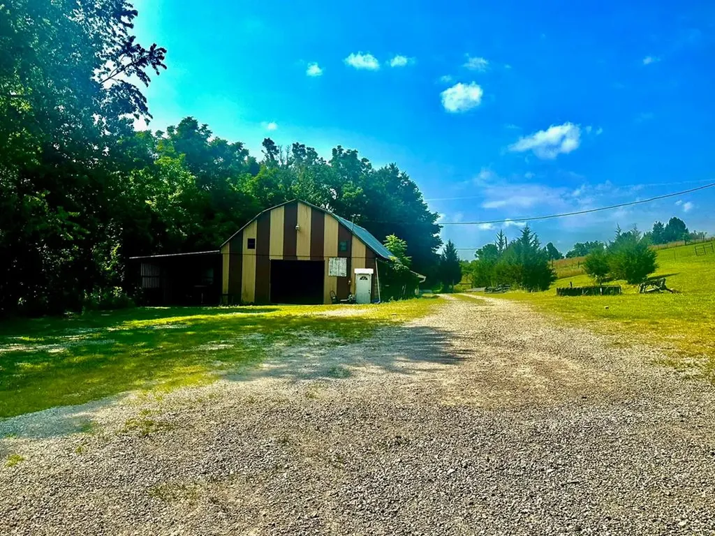 2205 North Lick Creek Road Byrdstown TN 38549