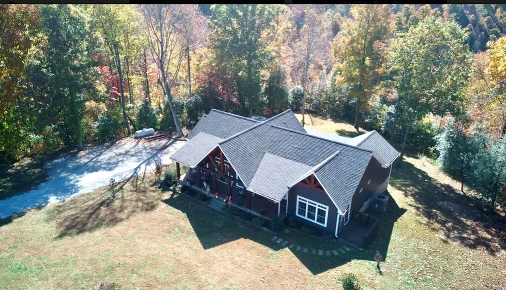 2205 North Lick Creek Road Byrdstown TN 38549