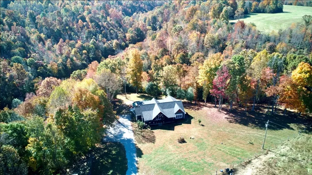2205 North Lick Creek Road Byrdstown TN 38549