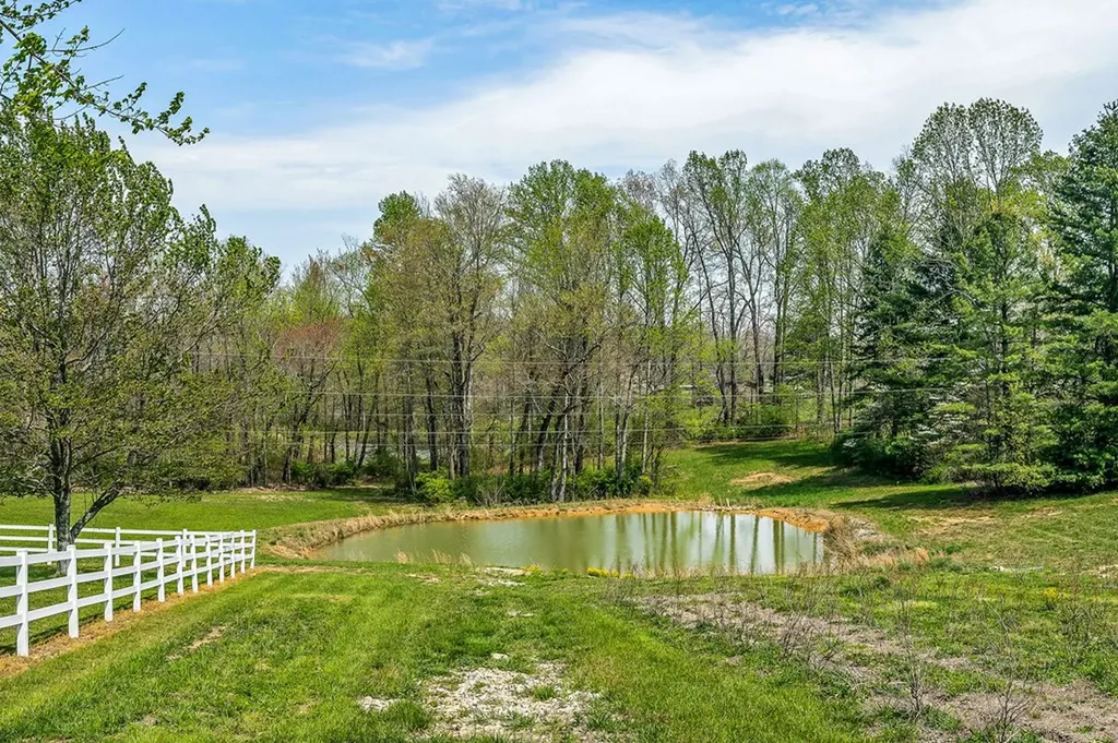 698 Maynard Road Crossville TN 38571