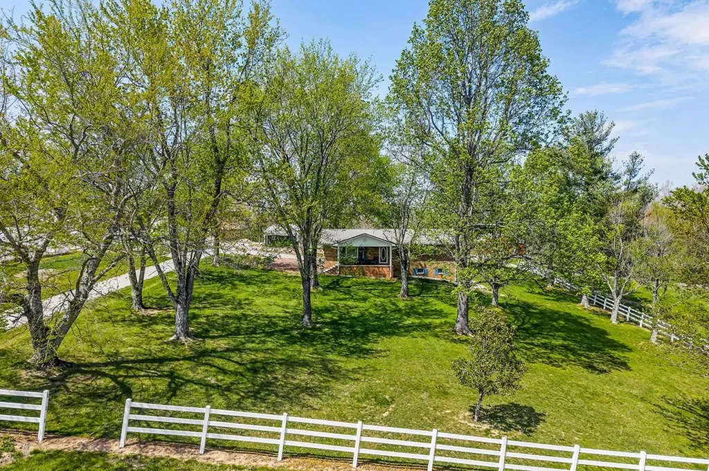 698 Maynard Road Crossville TN 38571