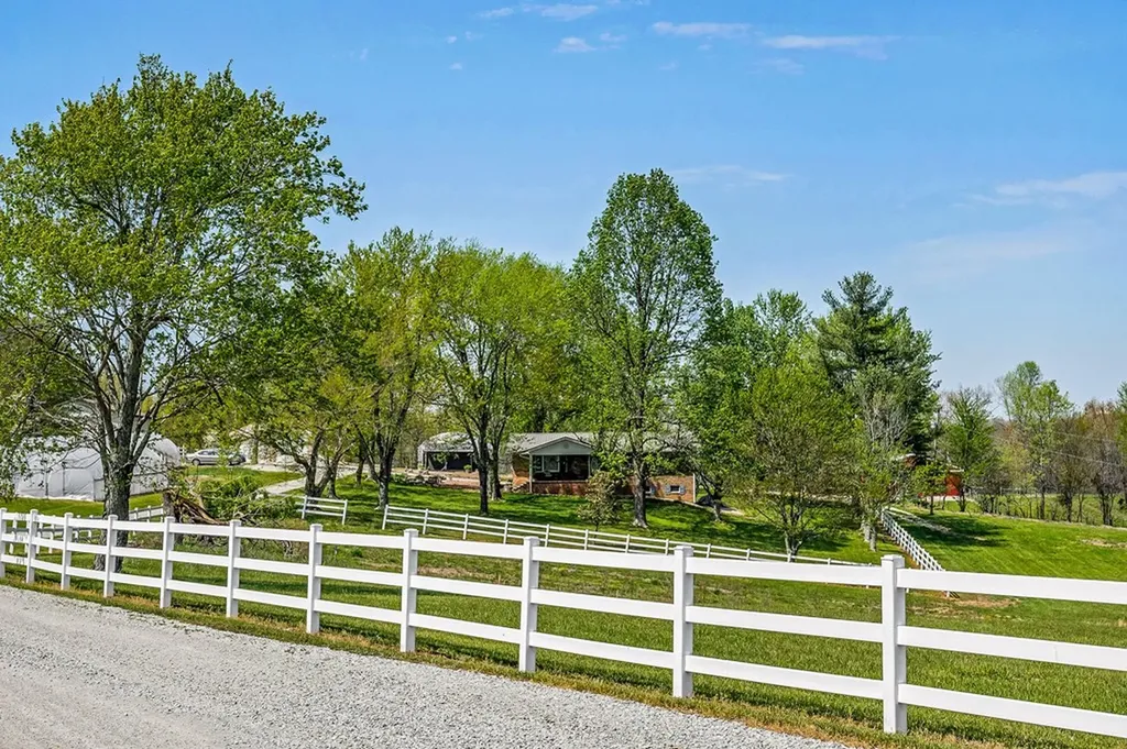 698 Maynard Road Crossville TN 38571