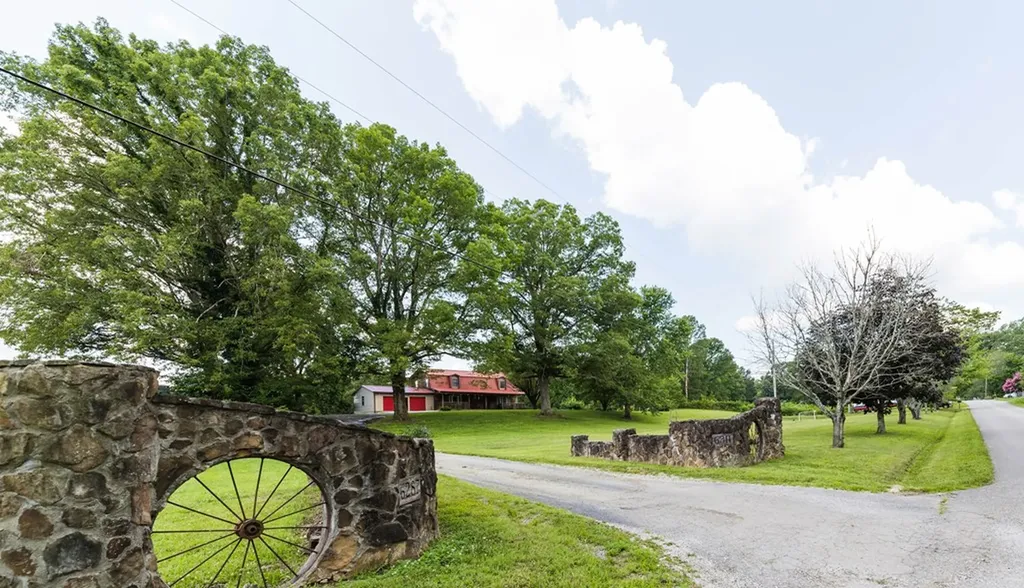 6311 Old Smithville Highway S Sparta TN 38583-7101