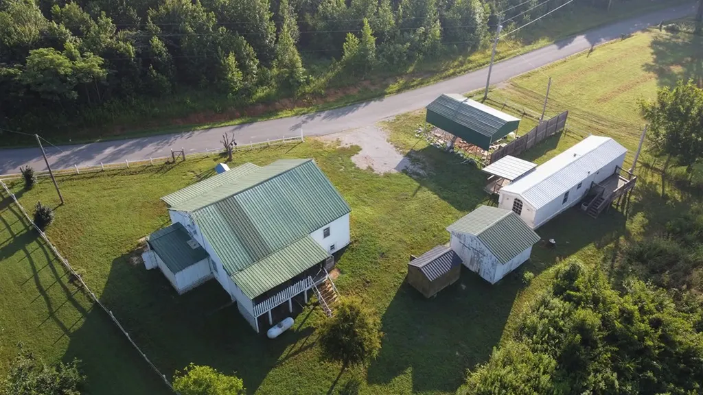 7224 Thomas Twin Oaks Baxter TN 38544