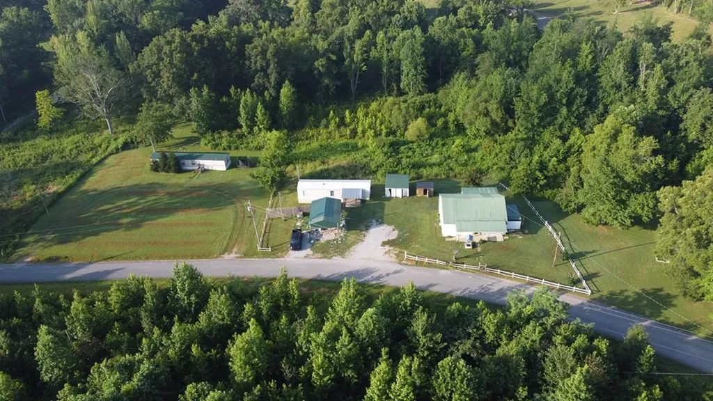 7224 Thomas Twin Oaks Baxter TN 38544