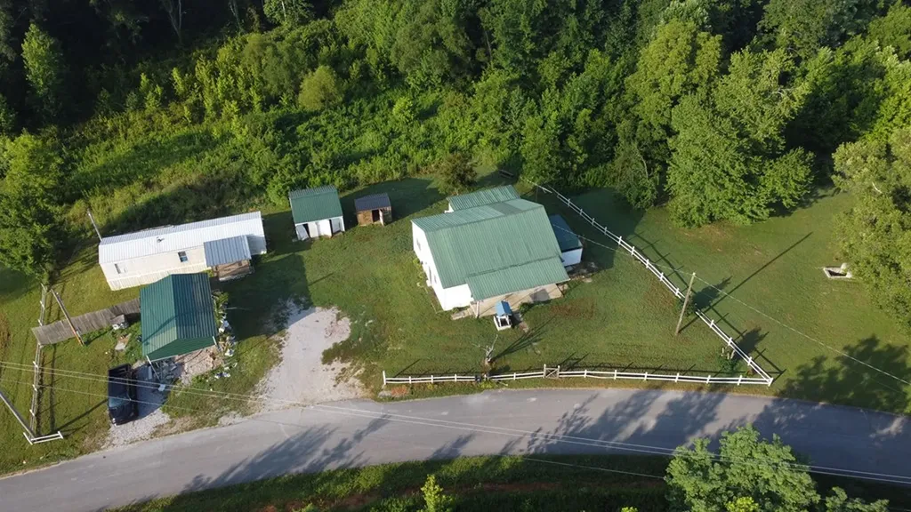 7224 Thomas Twin Oaks Baxter TN 38544