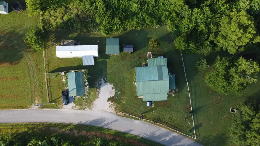 7224 Thomas Twin Oaks Baxter TN 38544