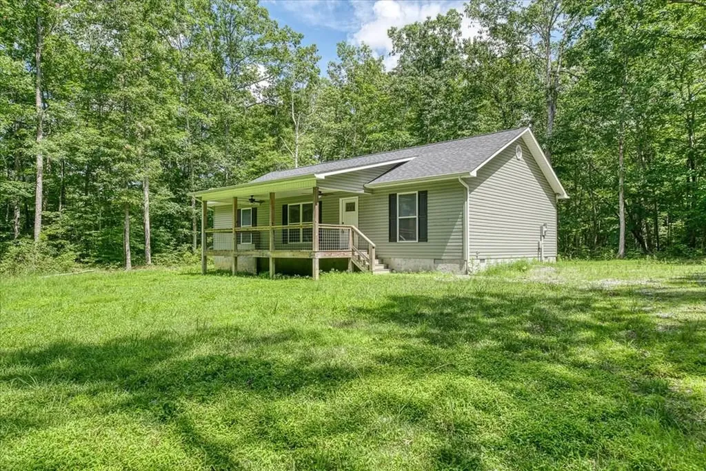 1382 Pilgrim Drive Grimsley TN 38565