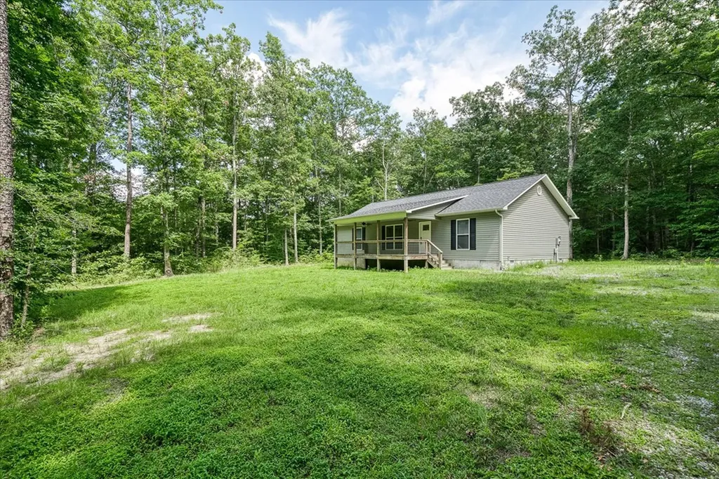 1382 Pilgrim Drive Grimsley TN 38565