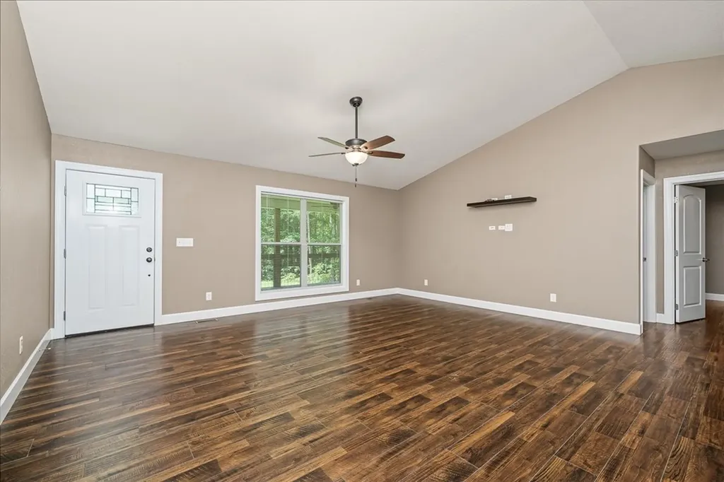 1382 Pilgrim Drive Grimsley TN 38565