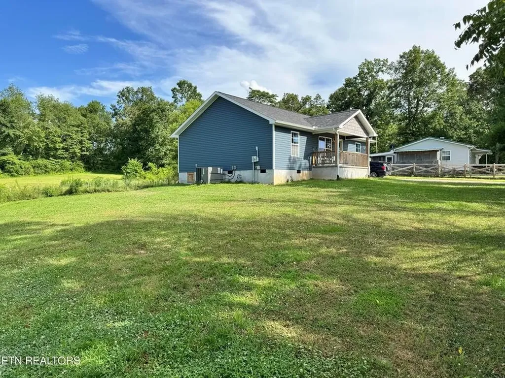 1353 Roy Owens Road Jamestown TN 38556-2411