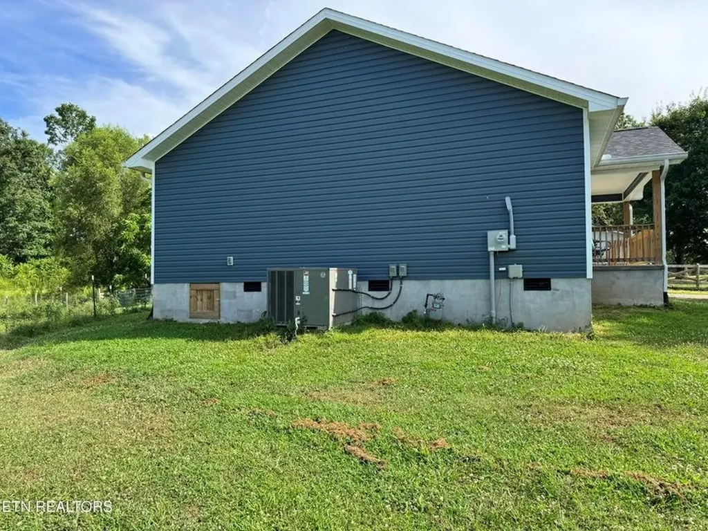 1353 Roy Owens Road Jamestown TN 38556-2411