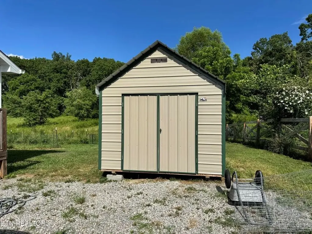 1353 Roy Owens Road Jamestown TN 38556-2411