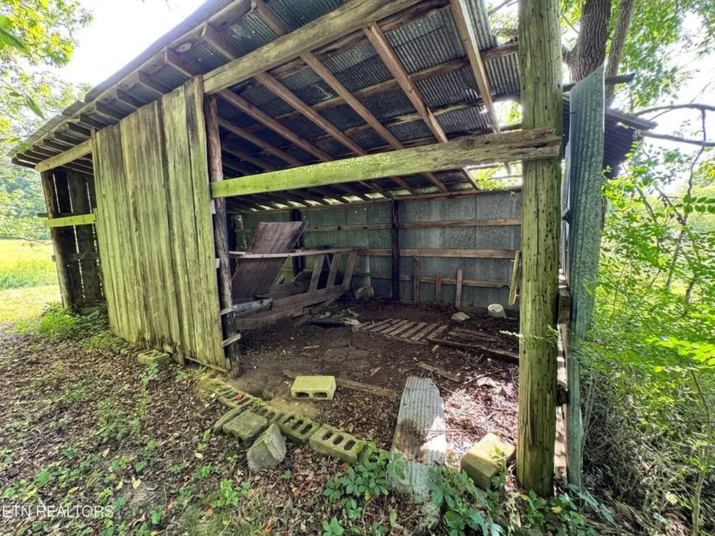 1353 Roy Owens Road Jamestown TN 38556-2411