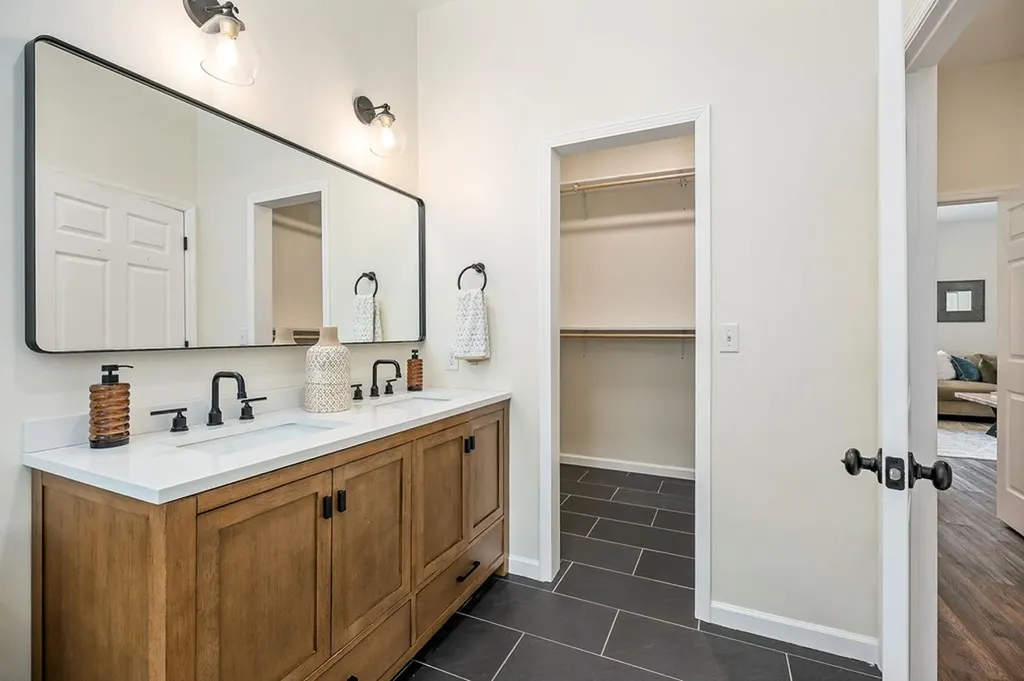 9656 Francis Ferry Rock Island TN 38581