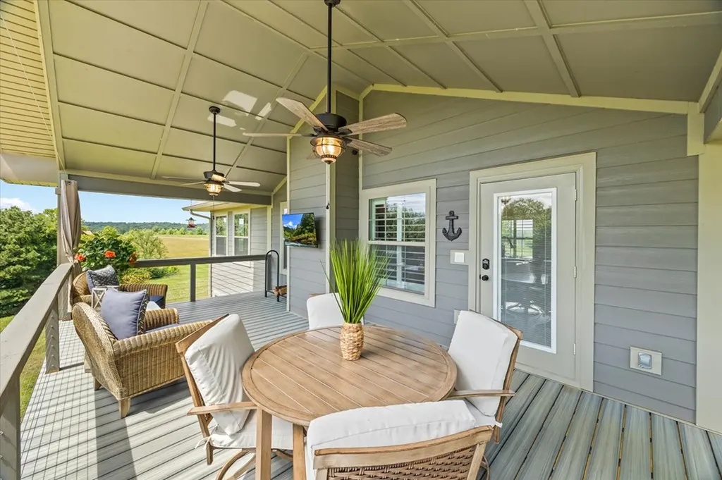 1721 Holly Bend Drive Byrdstown TN 38549