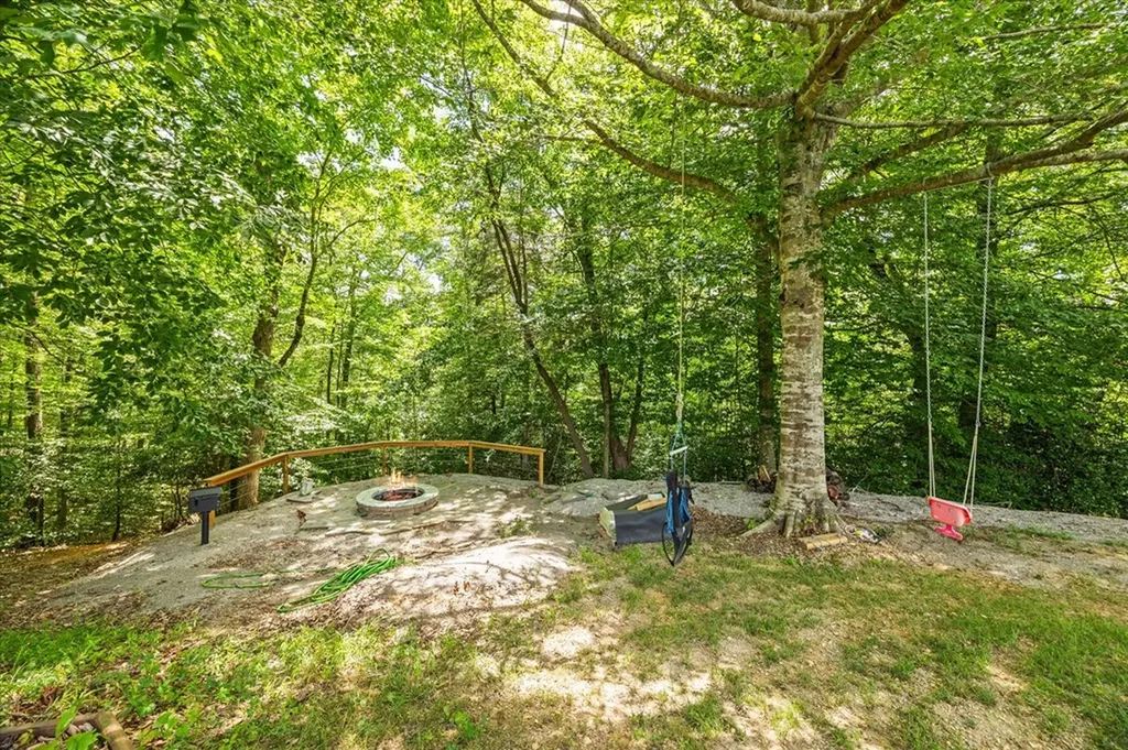 1721 Holly Bend Drive Byrdstown TN 38549