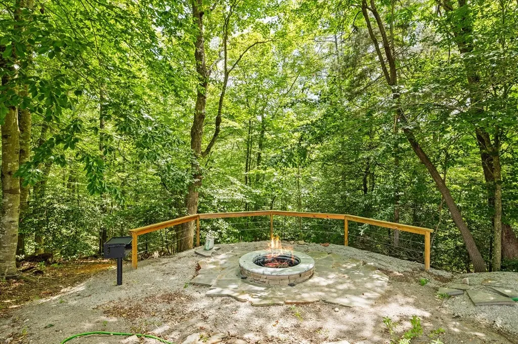 1721 Holly Bend Drive Byrdstown TN 38549