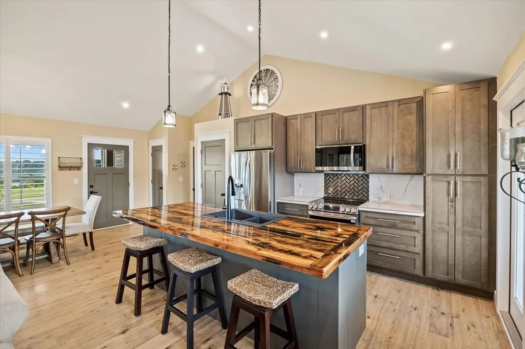 1721 Holly Bend Drive Byrdstown TN 38549
