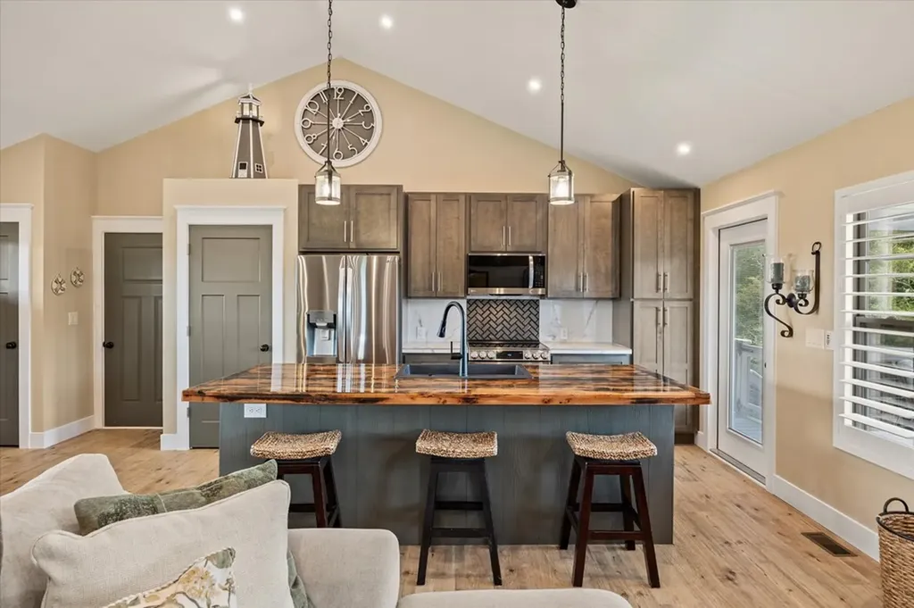 1721 Holly Bend Drive Byrdstown TN 38549