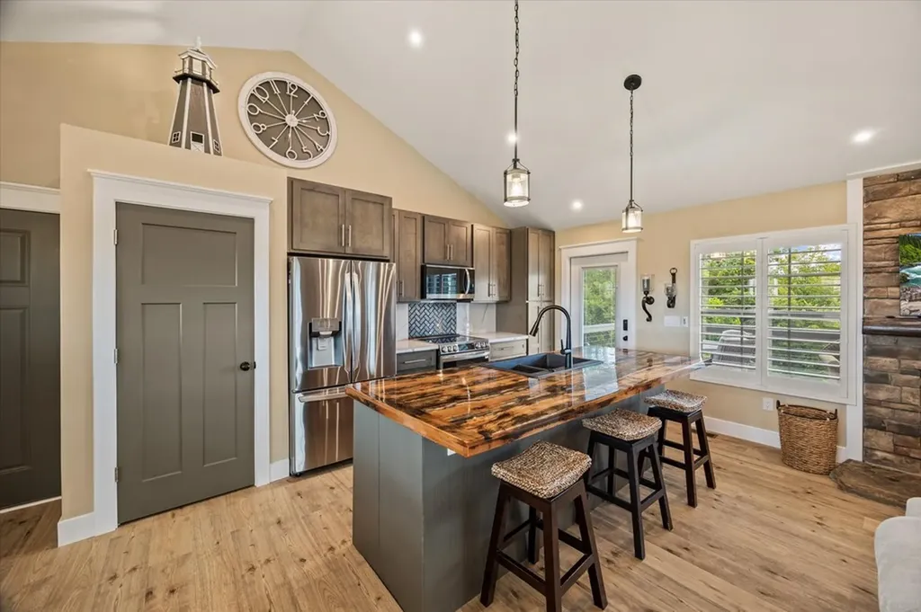 1721 Holly Bend Drive Byrdstown TN 38549