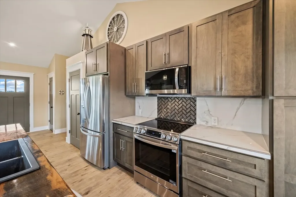 1721 Holly Bend Drive Byrdstown TN 38549