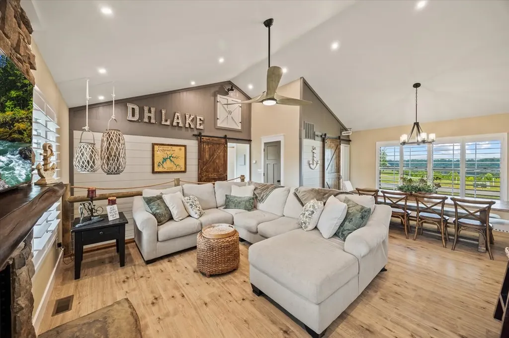 1721 Holly Bend Drive Byrdstown TN 38549