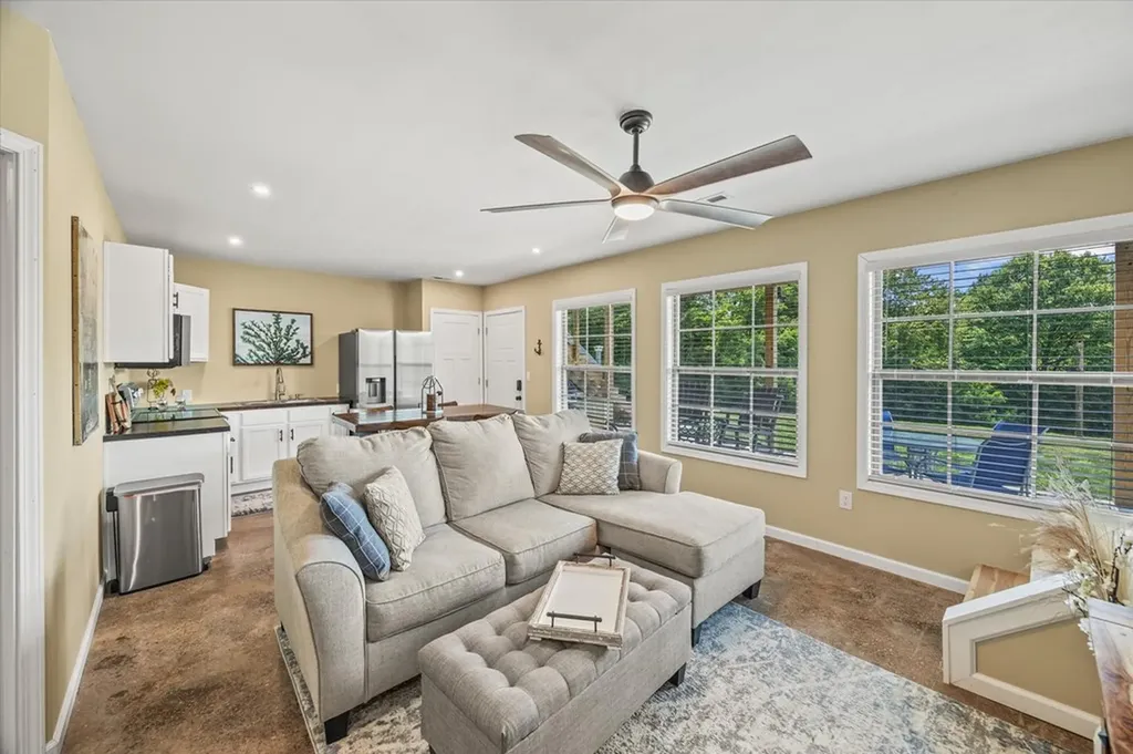 1721 Holly Bend Drive Byrdstown TN 38549