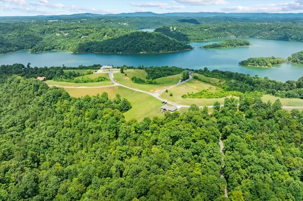 1721 Holly Bend Drive Byrdstown TN 38549